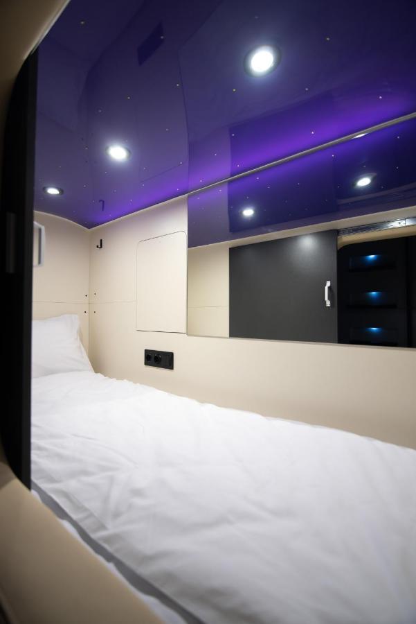 Capsule Hotel Constellation 91 Lviv Ngoại thất bức ảnh